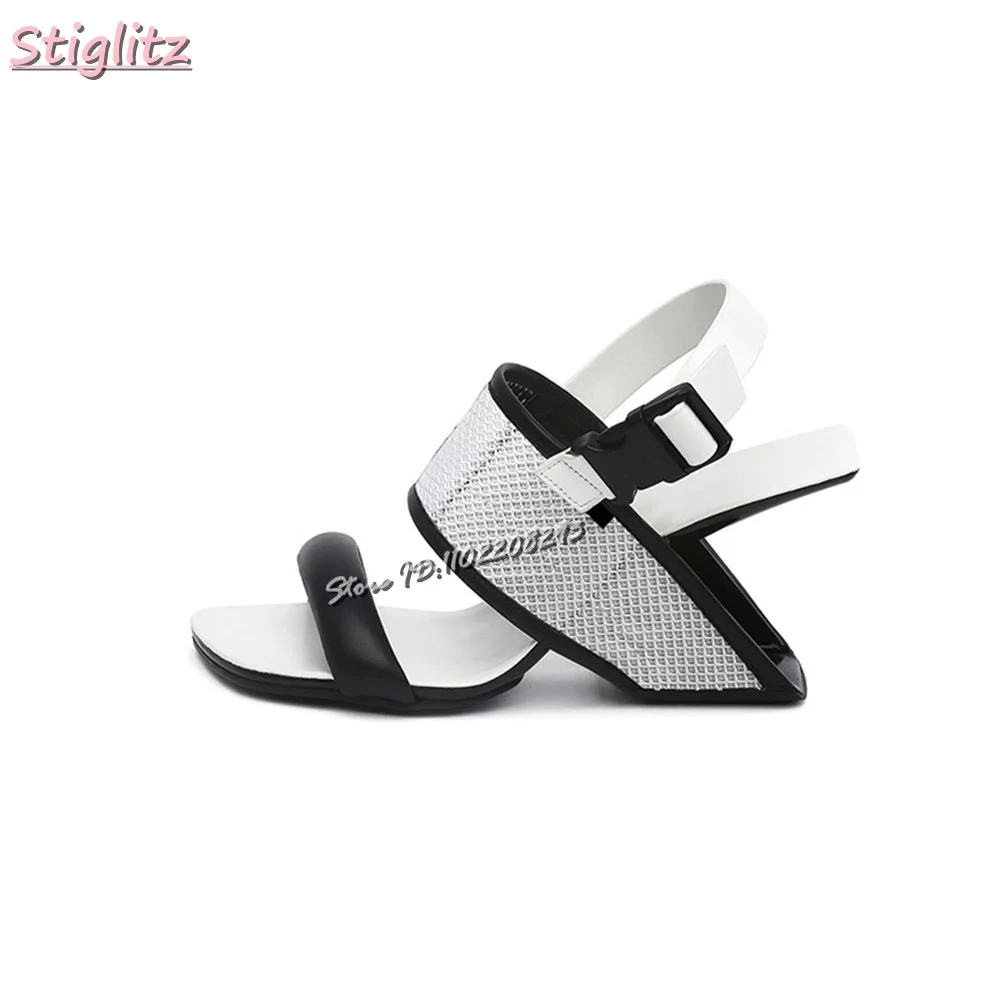 الرجعية الأفعى نمط النعال ساحة تو منقطة غريبة نمط الكعوب الصنادل 2025 الصيف المرأة في الهواء الطلق فساتين راقية الأحذية