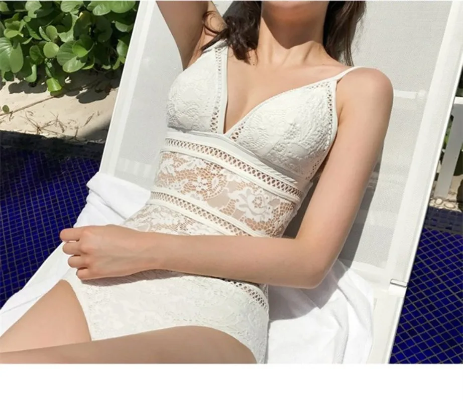 ชุดว่ายน้ำสไตล์เกาหลีแบบเซ็กซี่ ผ้าลูกไม้ตาข่าย คอวี ช่วยเก็บหน้าท้อง กระชับสัดส่วน แบบชิ้นเดียว ขาเต่อ สำหรับแช่น้ำพุร้อนและวันหยุดพักผ่อน