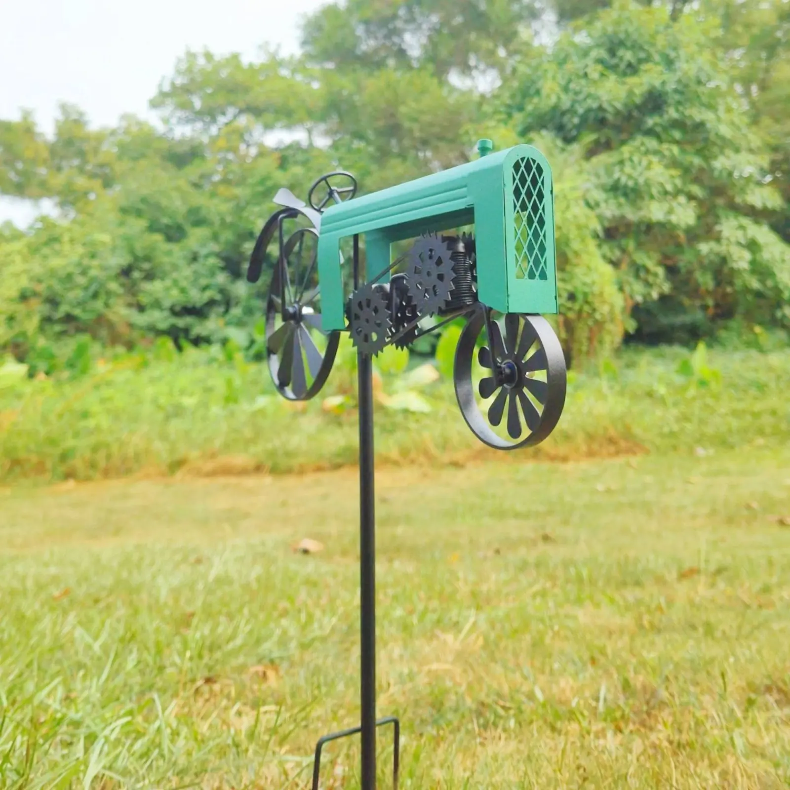 Tractor Wind Rotator Rotatable Wheels Metal Tractor Garden Whirligig Dynamic Yard Art Rustic Character Outdoor Decoration