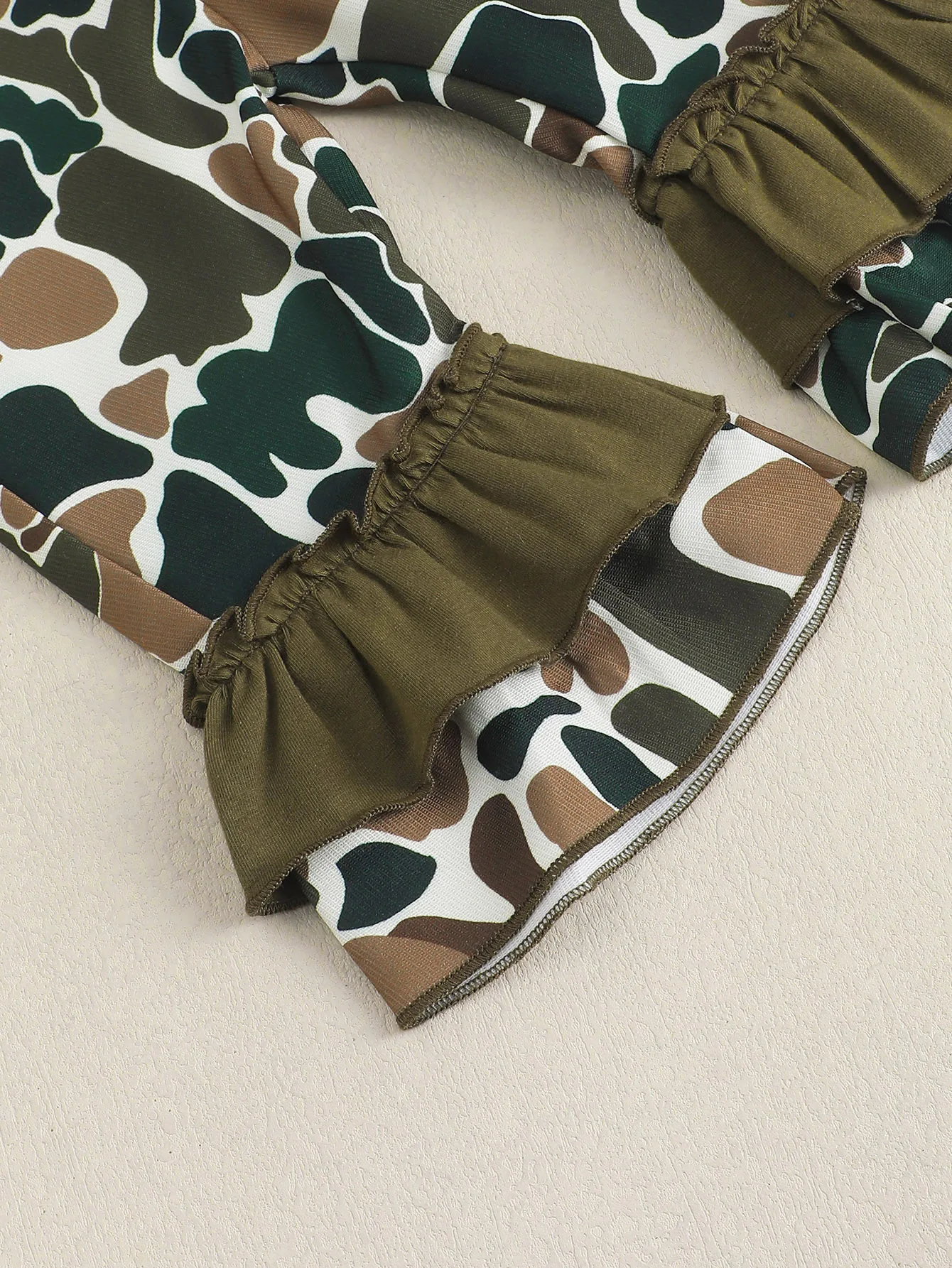 Baby Mädchen Camouflage Gemusterte Rüschen Trim Latzhose Kinder Mode Militär Druck Denim Hosen für Kleinkinder – Detail 5