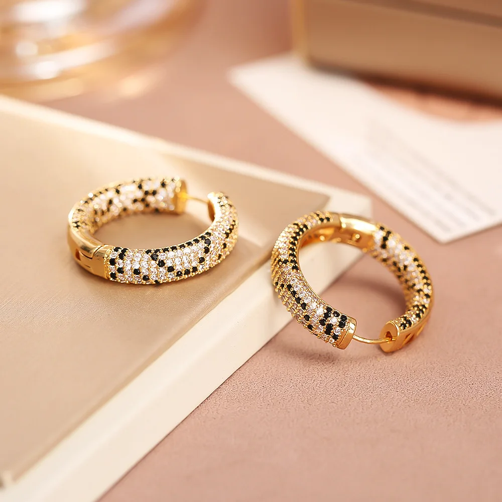 

High-end leopard print earrings, light luxury and personalized ultra-shiny zircon earrings, fashionable and exquisite earrings