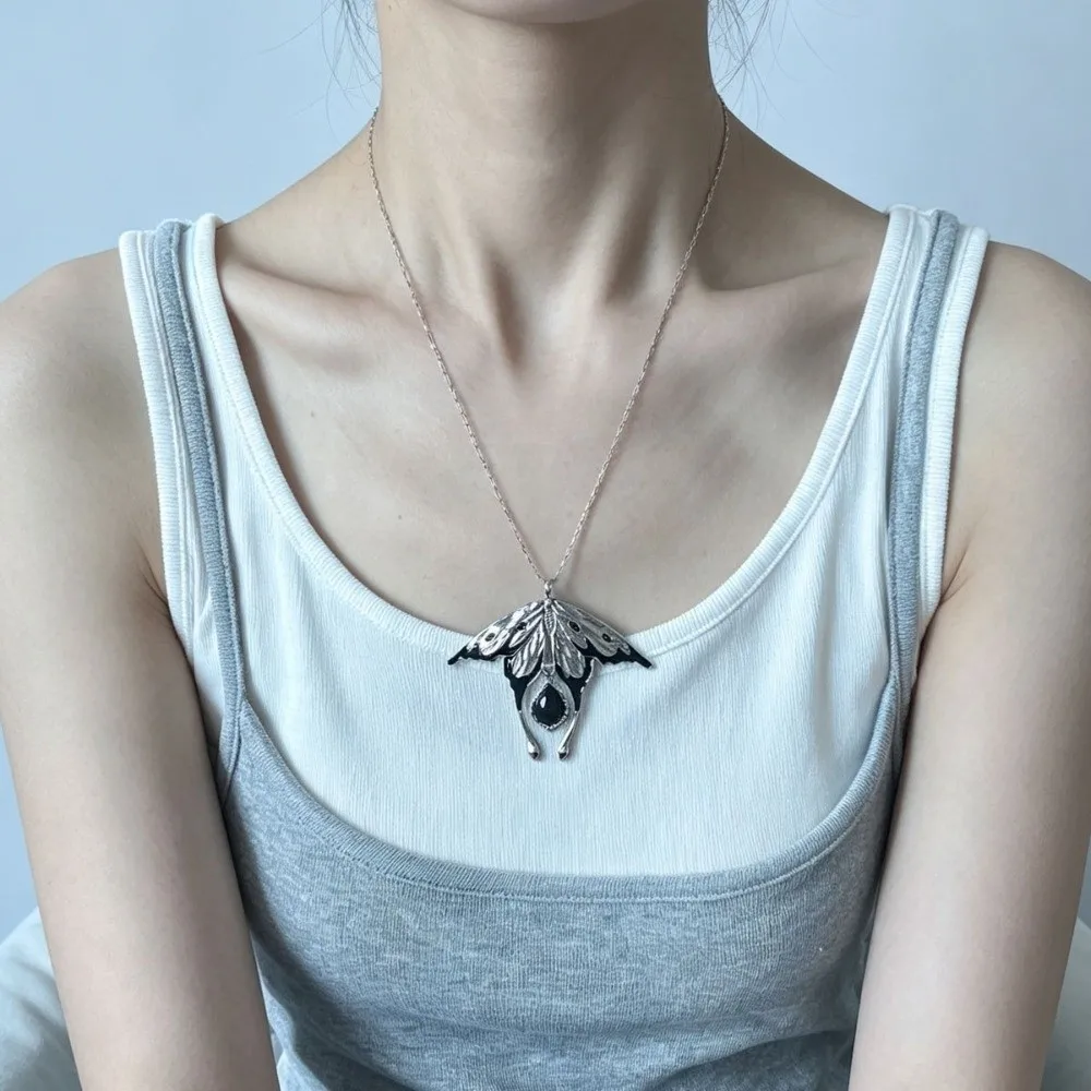Gothic Moth Pendant Necklace Winged Moth Geometric Choker Necklaces Metal Dark Aesthetic Sweater Chain