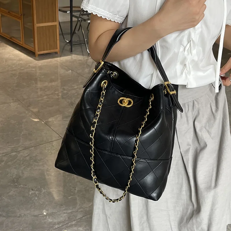 

2025 Trendy Embroidered Bucket Bag for Women - Large Crossbody Shoulder Purse with Chain Strap, Contrast Color Handbag