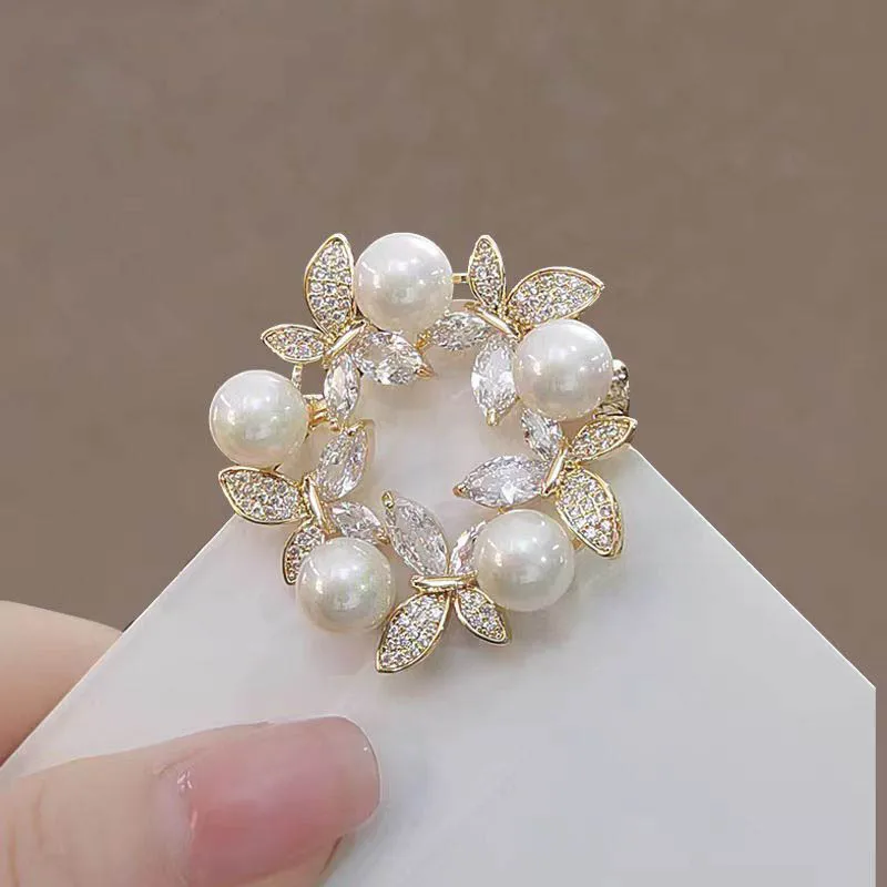 SKEDS Women Girls Exquisite Crystal Butterfly Pearl Badges Pin Fashion Shining Boutique Garland Brooch For Ladies's Coat Cloth