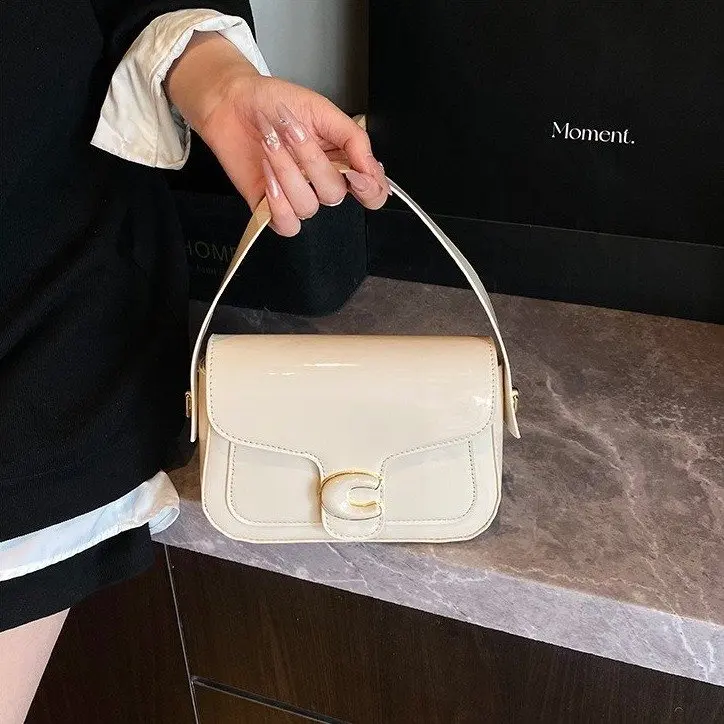 

‌Niche Designer Shoulder Purse 2025, Curved-Base Crossbody with Gold-Tone Clip for Museum Dates, Brunch & Korean Aesthetic‌