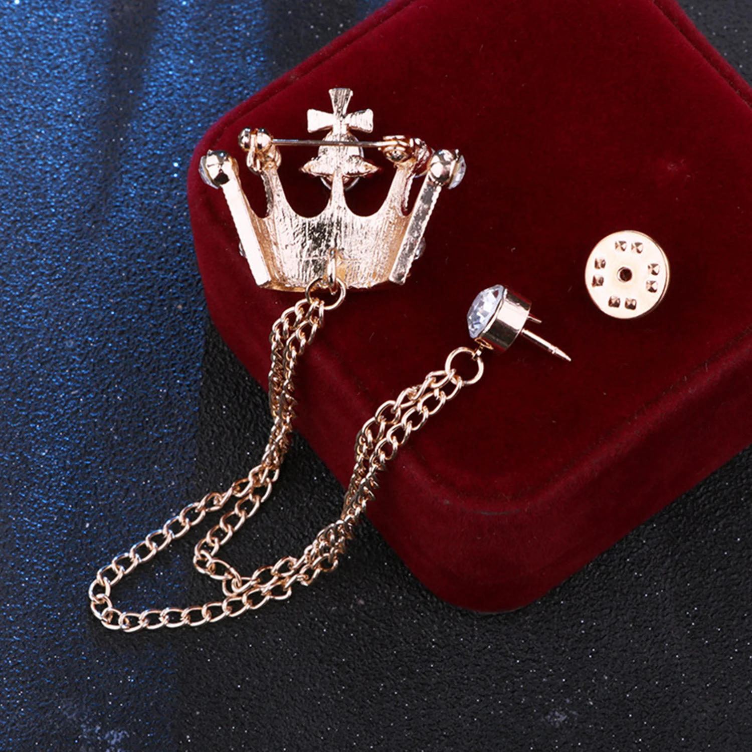 Unisex Korean British Style Crown Shape Brooch Tassel Chain Lapel Pin Retro Corsage Suit Accessory Female Corsage Men Accessorie