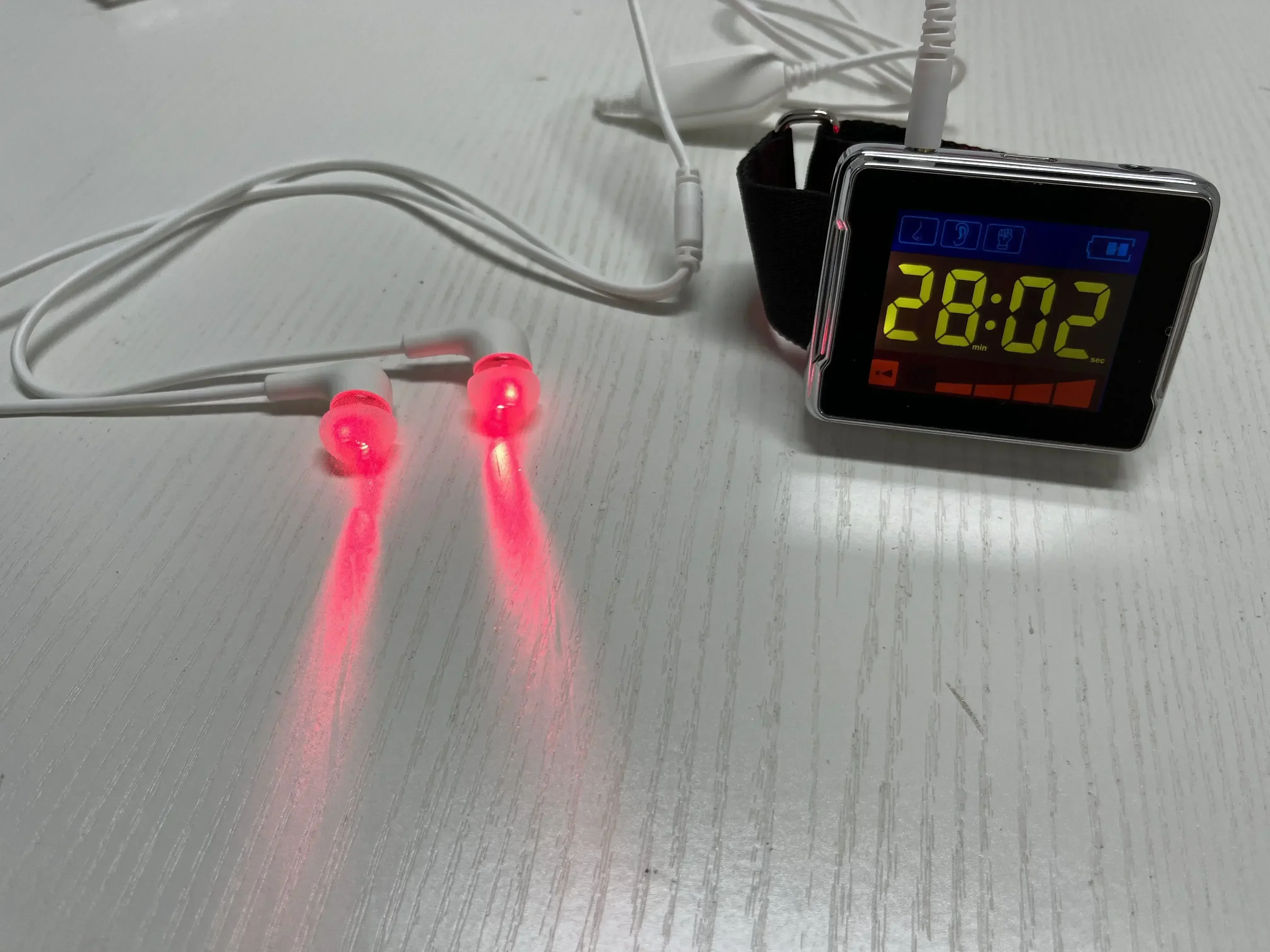 Reloj de pulsera de fisioterapia láser de 650nm, reloj de terapia láser Semiconductor de luz roja de 11 agujeros, terapia de Tinnitus para hipertensión y Diabetes