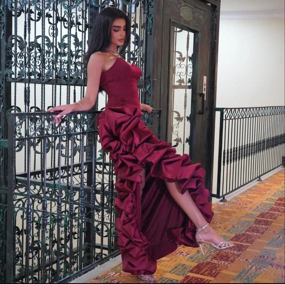 

Burgundy Mermaid Evening Dress Strapless Backless Sleeveless Prom Dresses Satin Ruffled Side Slit Customized Vestido de Noche