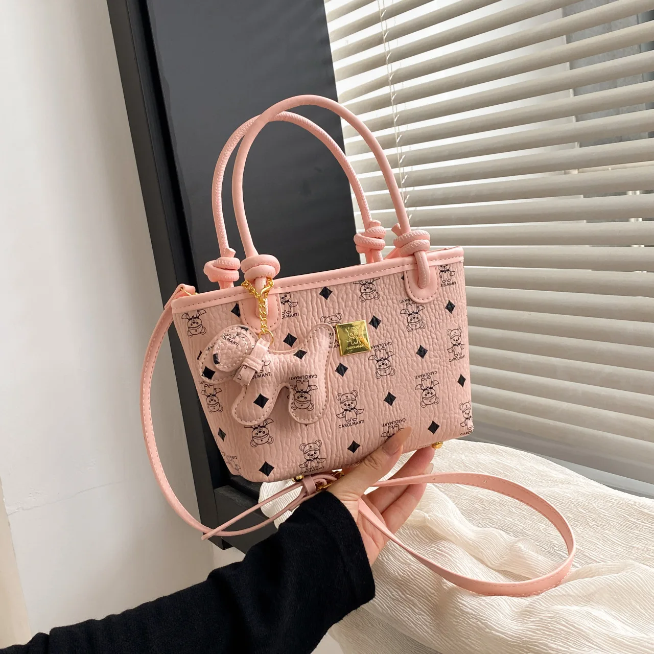 

2025 Women's Niche Shoulder Bag, Fashionable Genuine Leather Multi-way Crossbody Purse, Vintage Quilted Large Capacity Tote