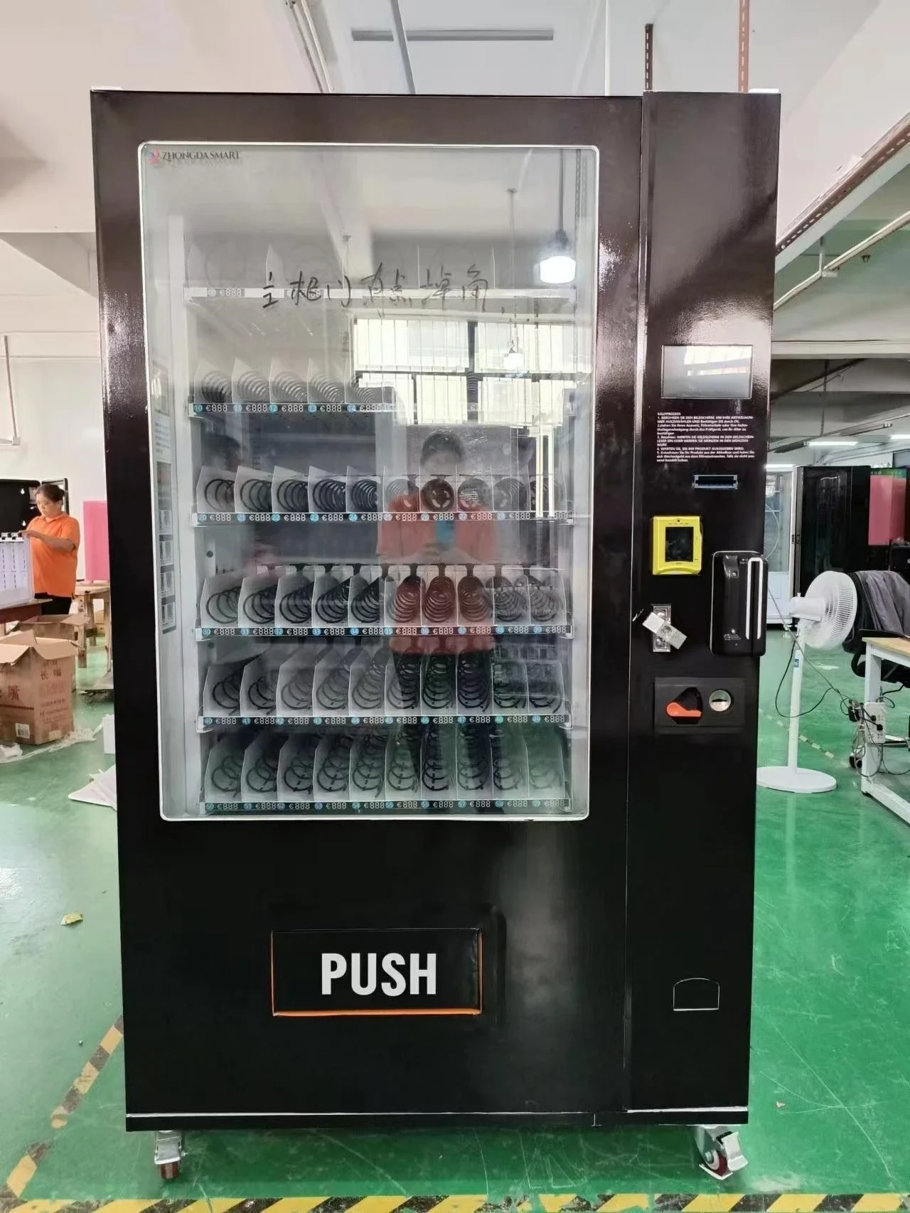 Máquina de venda automática combinada com tela de toque automática de autoatendimento para alimentos e bebidas