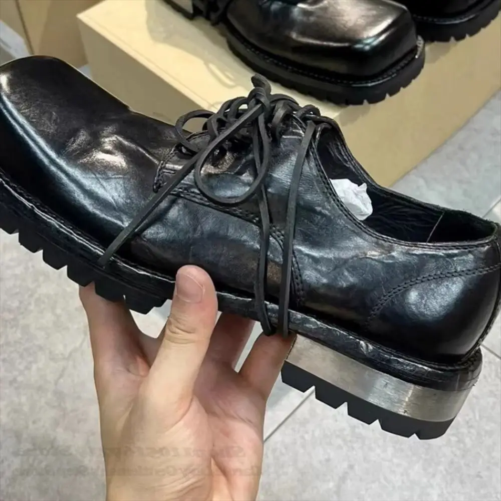 Men's and Women's Retro Big Toe Derby Shoes Dark Lace Up Metal Square Toe Single Shoes Thick Soled Leather Upturned Toe Loafers