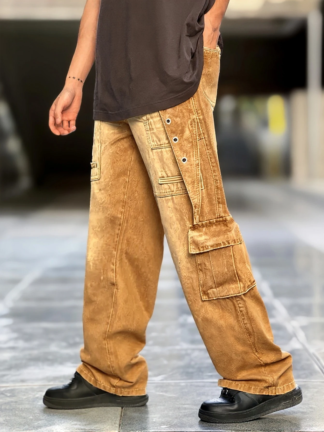 Senffarbene Cargo-Jeans für Herren mit mehreren Taschen, Vintage-Distressed-Look und großem Taschendesign, einfacher Erstellung eines Tre