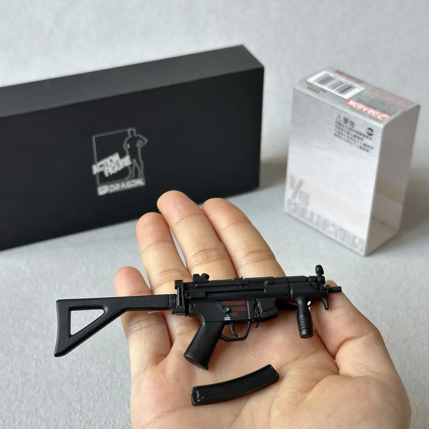 Dragon 1/6 scale MP5K PDW  Submachine 77041 Model for 12inch Action Figures Military Army Collection Hot Sale