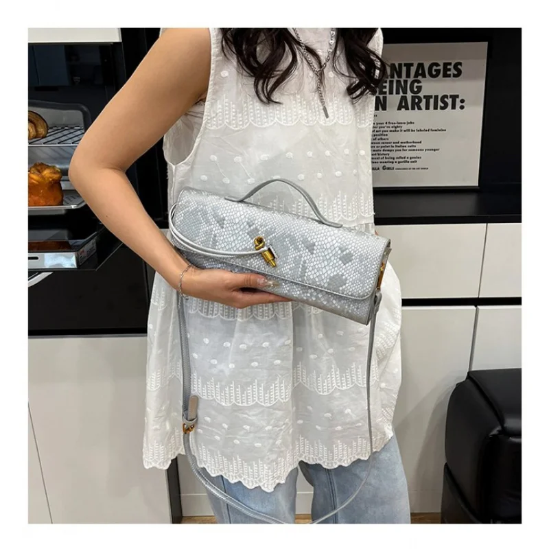 

Fashionable Women's Shoulder Bag Made Of Glen-Printed Leather Boasting High-End Trendy Lasting Daily Look​