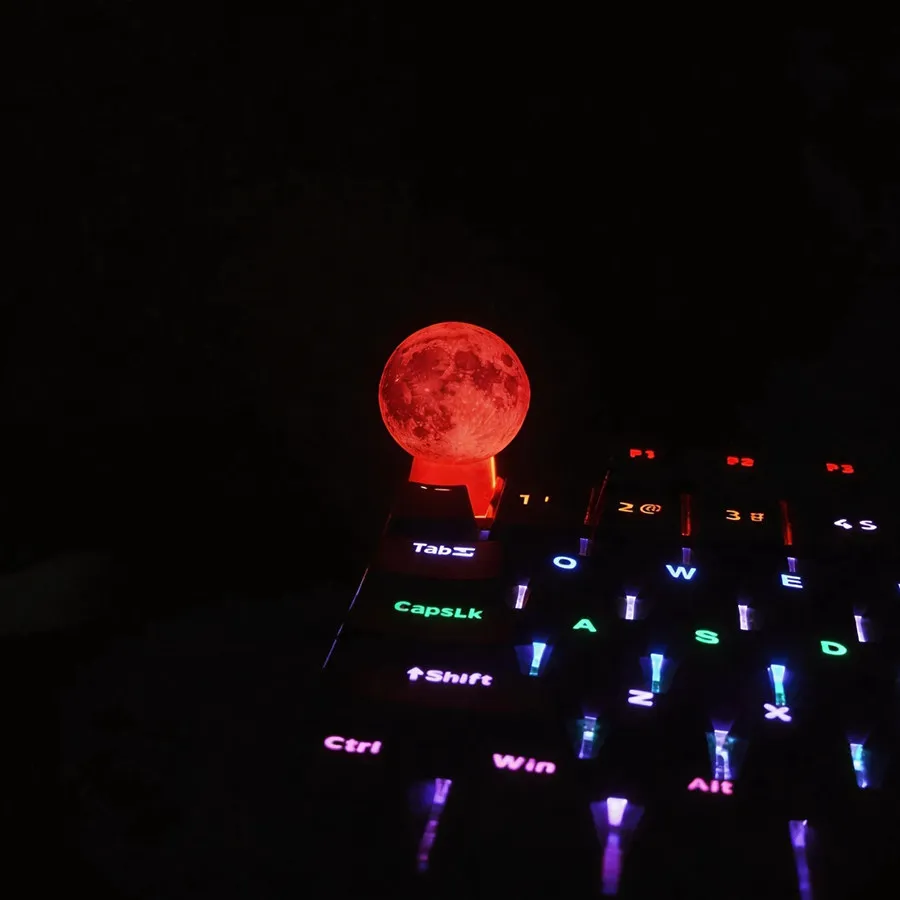 Personalized moon keycap cross axis universal light transmission effect mechanical keyboard ESC key decorative 3D keycap