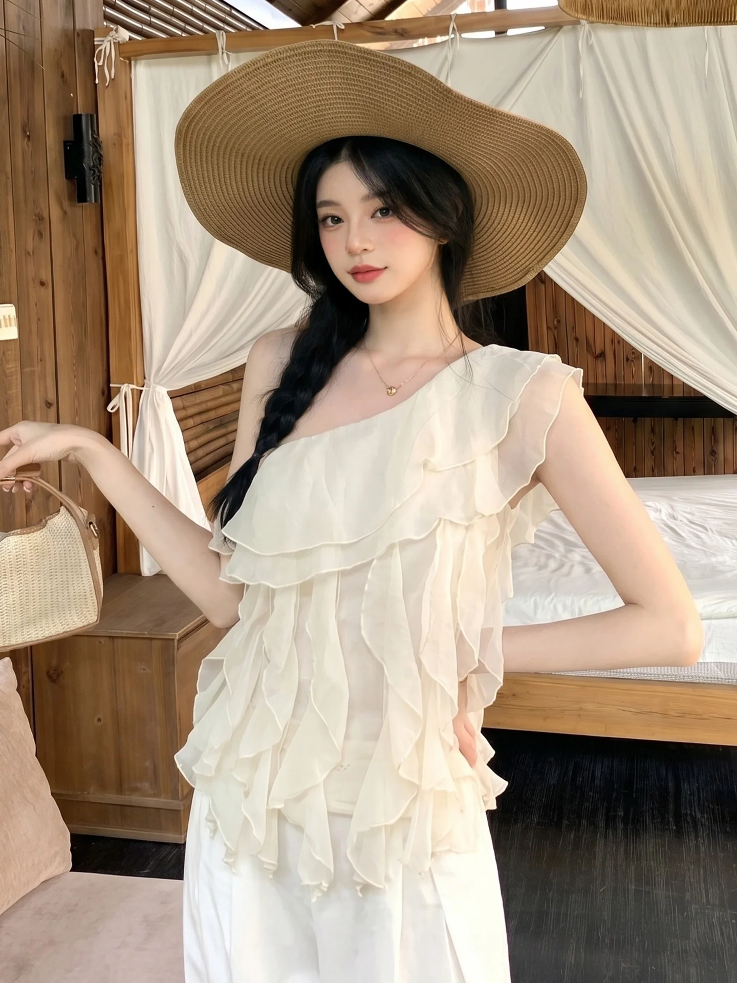 

Chic Summer Short Sleeve Chiffon Top Women's Fashionable Lace Trim Shoulder Bared Spicy Girl Side Shoulder Design Sense Top