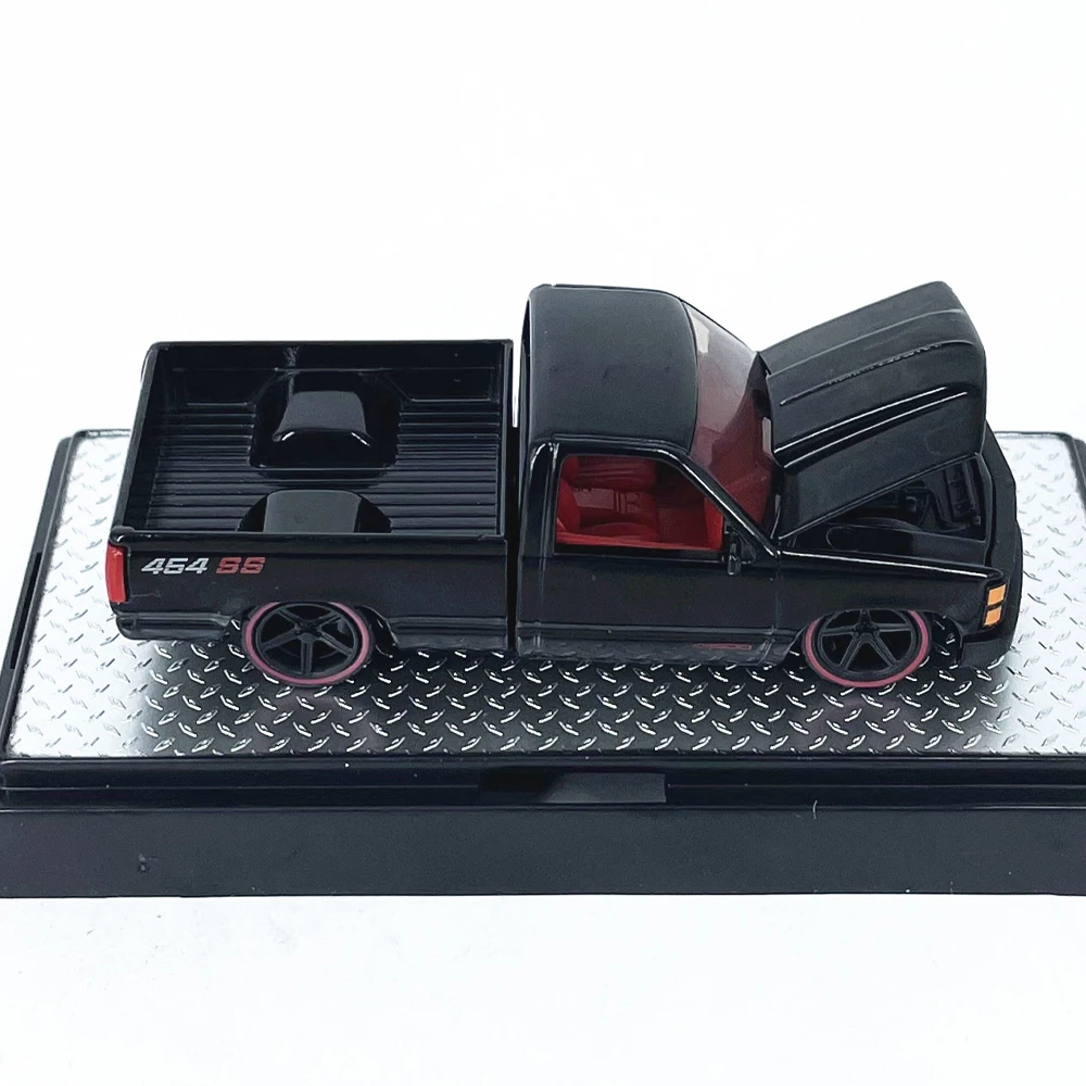 M2 Machines 1/64 1992 C1500 SS 454 WMTS17 Black Die-cast Alloy Car Model Collection Gift Toy