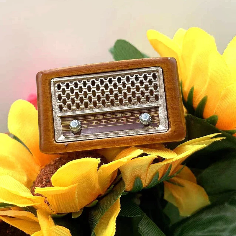 1Pc Dollhouse Miniature Retro Radio Model 1: 12 Mini Simulation Pocket Radio Decor Ornaments Doll Accessories