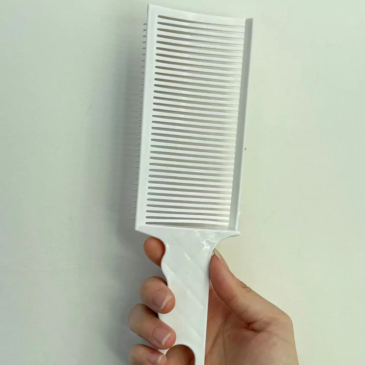 1pc Hair cutting aids Plastic Flat head push Trimming comb Men\'s trimming Design major Flat comb Dedicated to hair salons