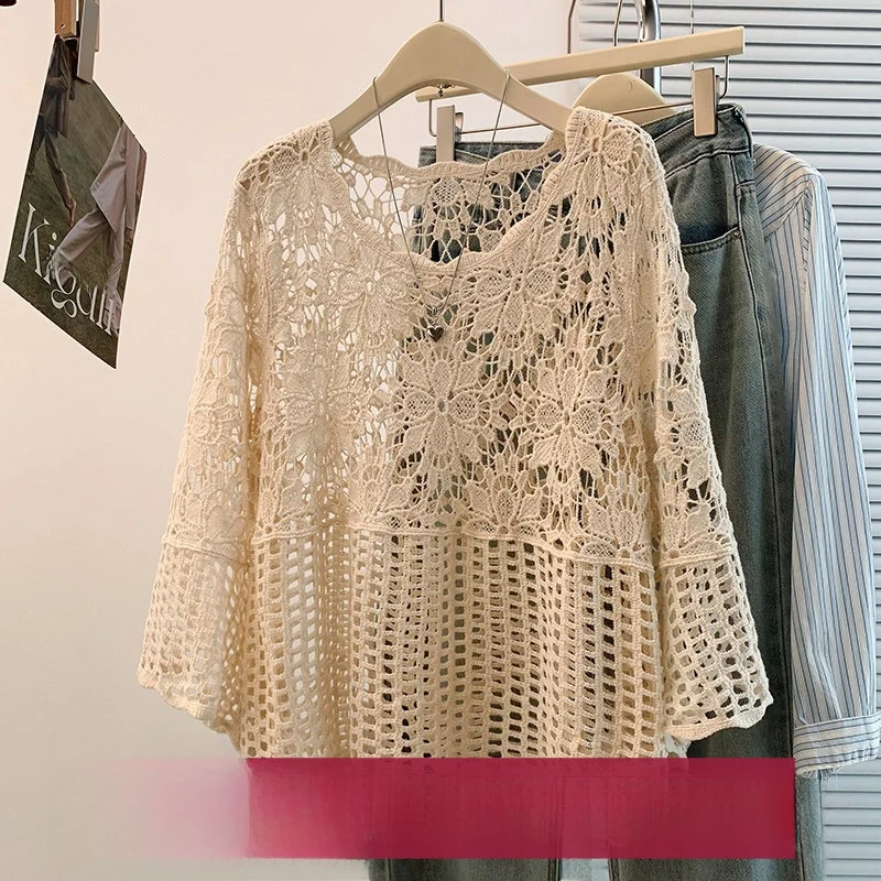 

Новая летняя футболка с ажурным цветочным узором, омолаживающая, универсальная, с рукавами-колокол, премиум-класса, на пуговицах, для города и повседневной носки