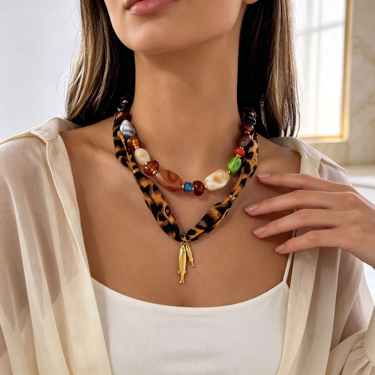 Leopardenmuster-Schalband-Halskette mit Acrylperlen und Edelstahl-Fischanhänger für Damen, Maillard Unregelmäßiger Perlen-Choker-Schmuck – Detail 10