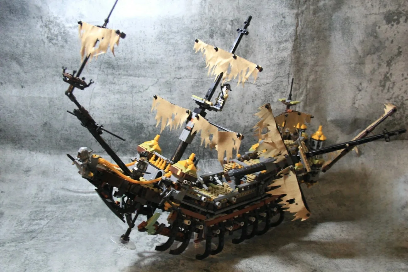 

New MOC Pirate Ship Model Home Decor Building Blocks Boy's Holiday Gift