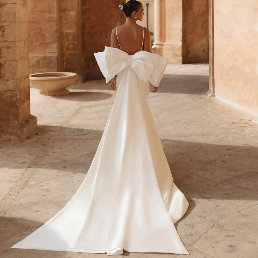 ชุดแต่งงานผ้าซาตินสีขาวแบบสั่งตัด ดีไซน์หรูหรา ทรงเกาะอก แขนกุด สไตล์โบฮีเมียน ทรงเอไลน์/ทรงเมอร์เมด