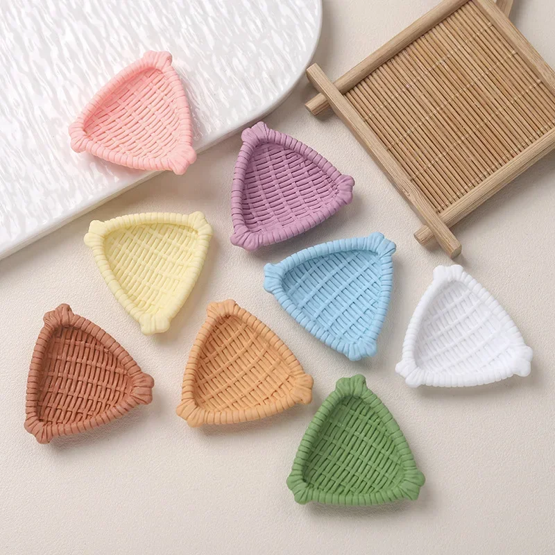 4/40PCS Resin Accessories Dollhouse DIY Jewelry Children Play Triangle Basket with Food Handmade Ornament Accessories