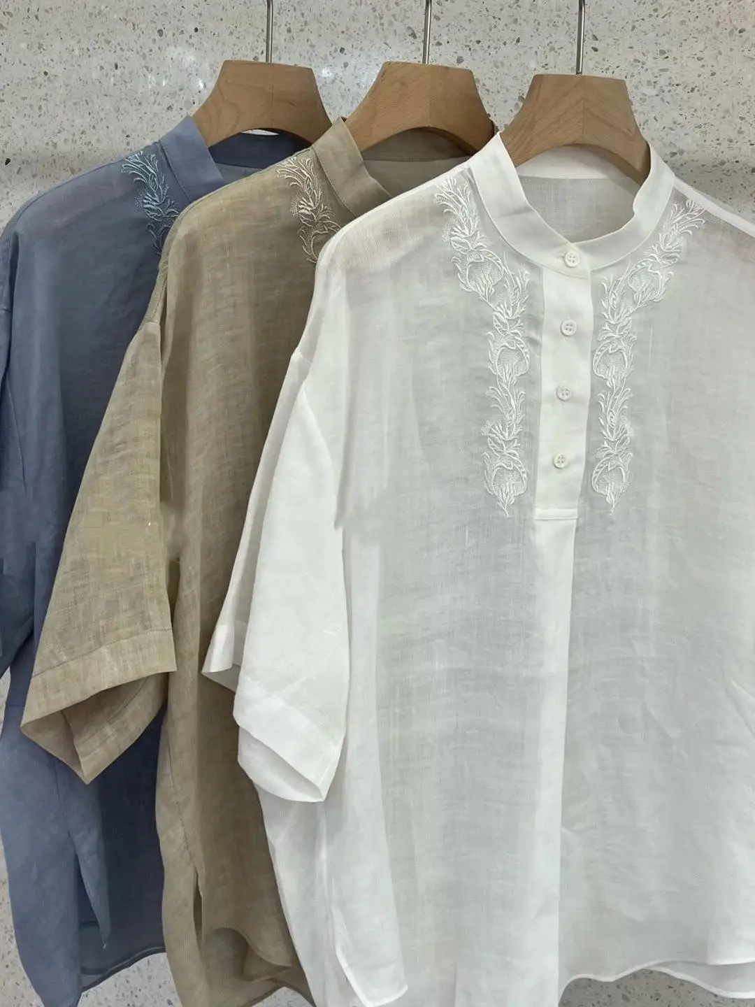 

Ladies' new Chinese embroidery lightweight and breathable stand up collar ramie shirt