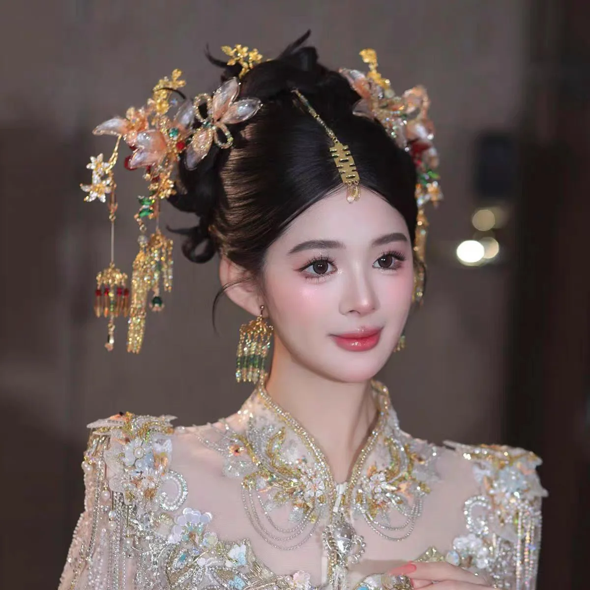 

Exquisite handmade crystal Hanfu high-end costume headwear, traditional Chinese bridal wedding hair accessories for reducing age
