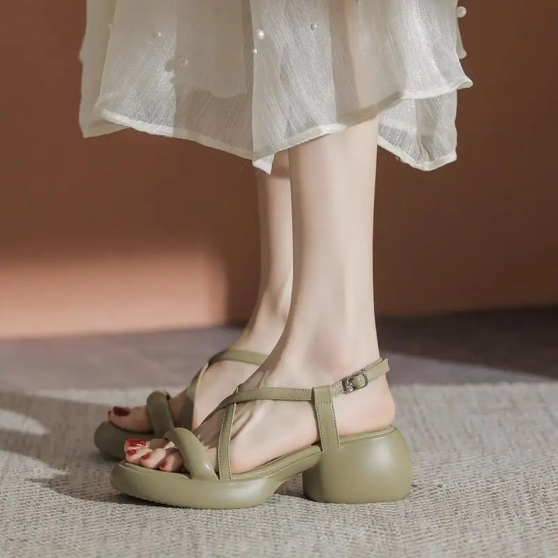 

Cross-heeled Sandals for Women in The Summer of 2025, Versatile and Anti-slip Thick-soled Casual Beach Shoes and Sandals