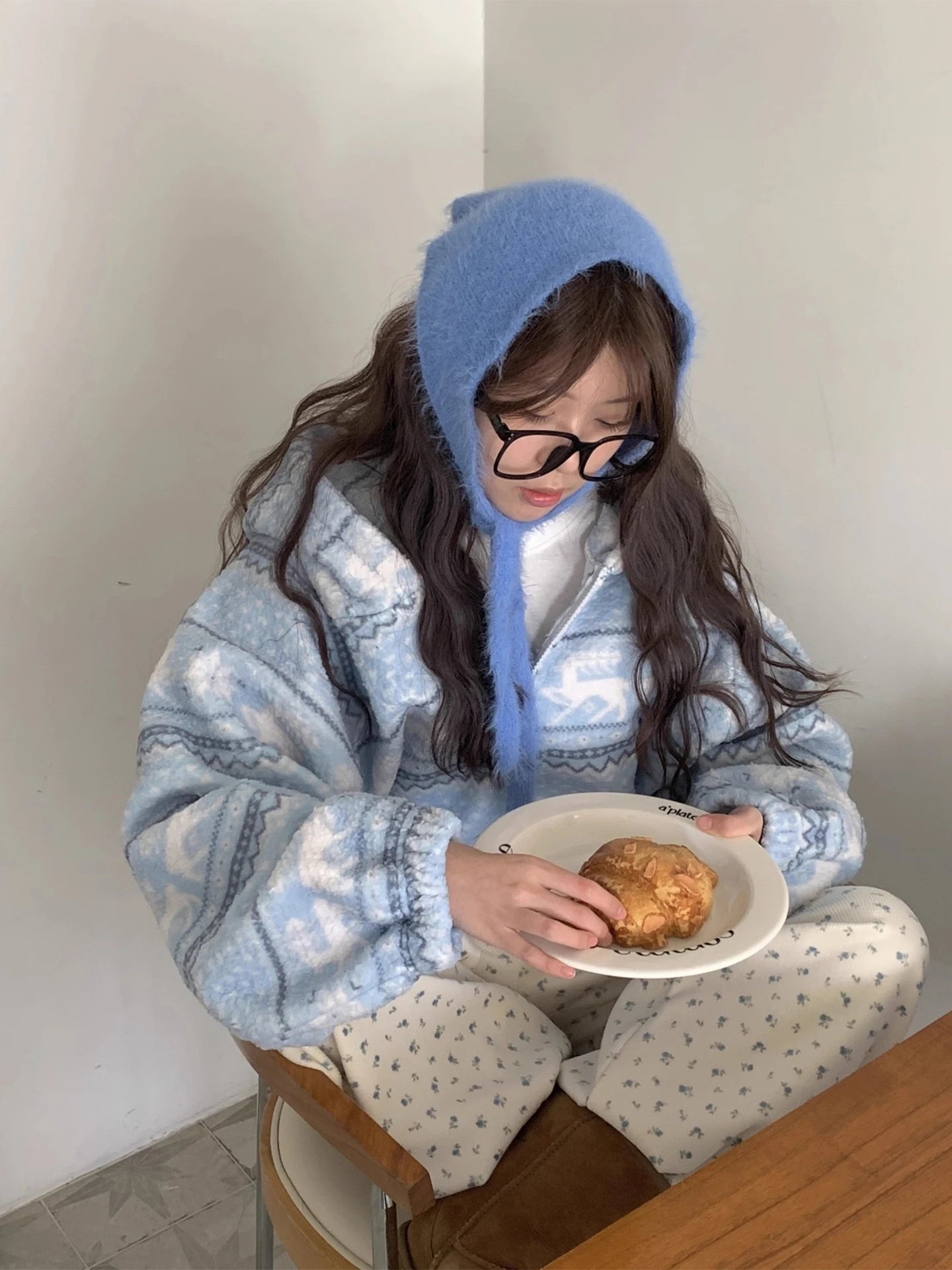 

Очаровательный джинт из меха ягненка с мотивом Cisas, женский осенне-зимний универсальный теплый хлопковый топ, свободный крой, длинный рукав...