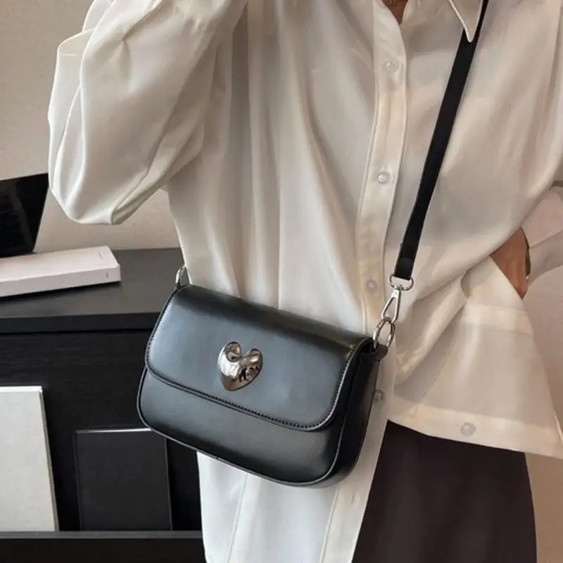 

Маленькая сумка через плечо для женщин, сумка в форме сердца, незаменимые сумки через плечо на каждый день