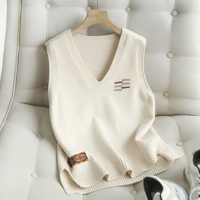 Knitted Women's Vest 2024 Spring and Autumn New Style Loose and Versatile Sleeveless Sweater Tank Top Korean Edition Horse Clip