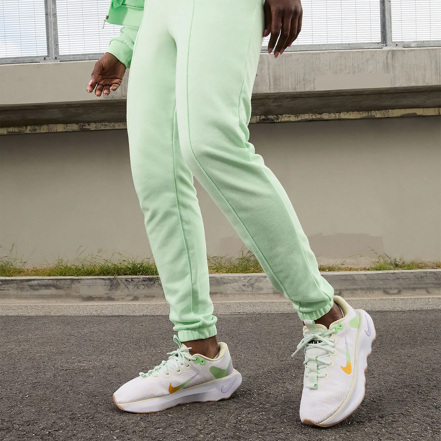 

Официальные женские новые прогулочные кроссовки Nike Motiva на шнуровке с мягкой подкладкой HF5728-191