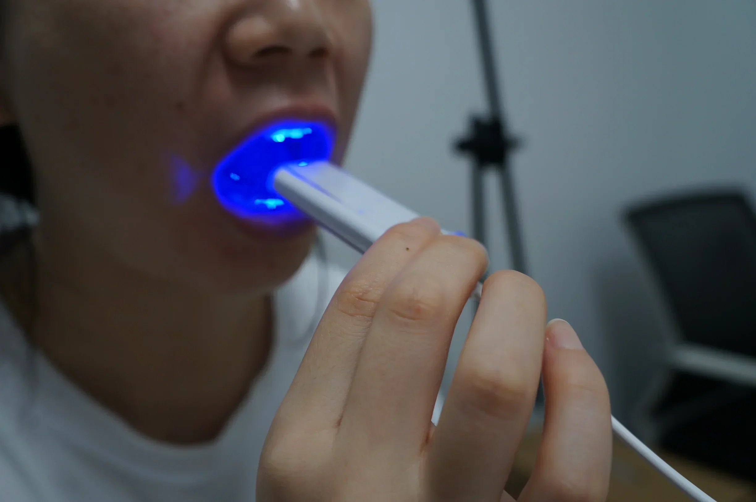 Oral Sterilization Care Device Cold Sore Canker Sore Pharyngitis Treatment UV and Blue Light Therapy Device for Mouth Throat