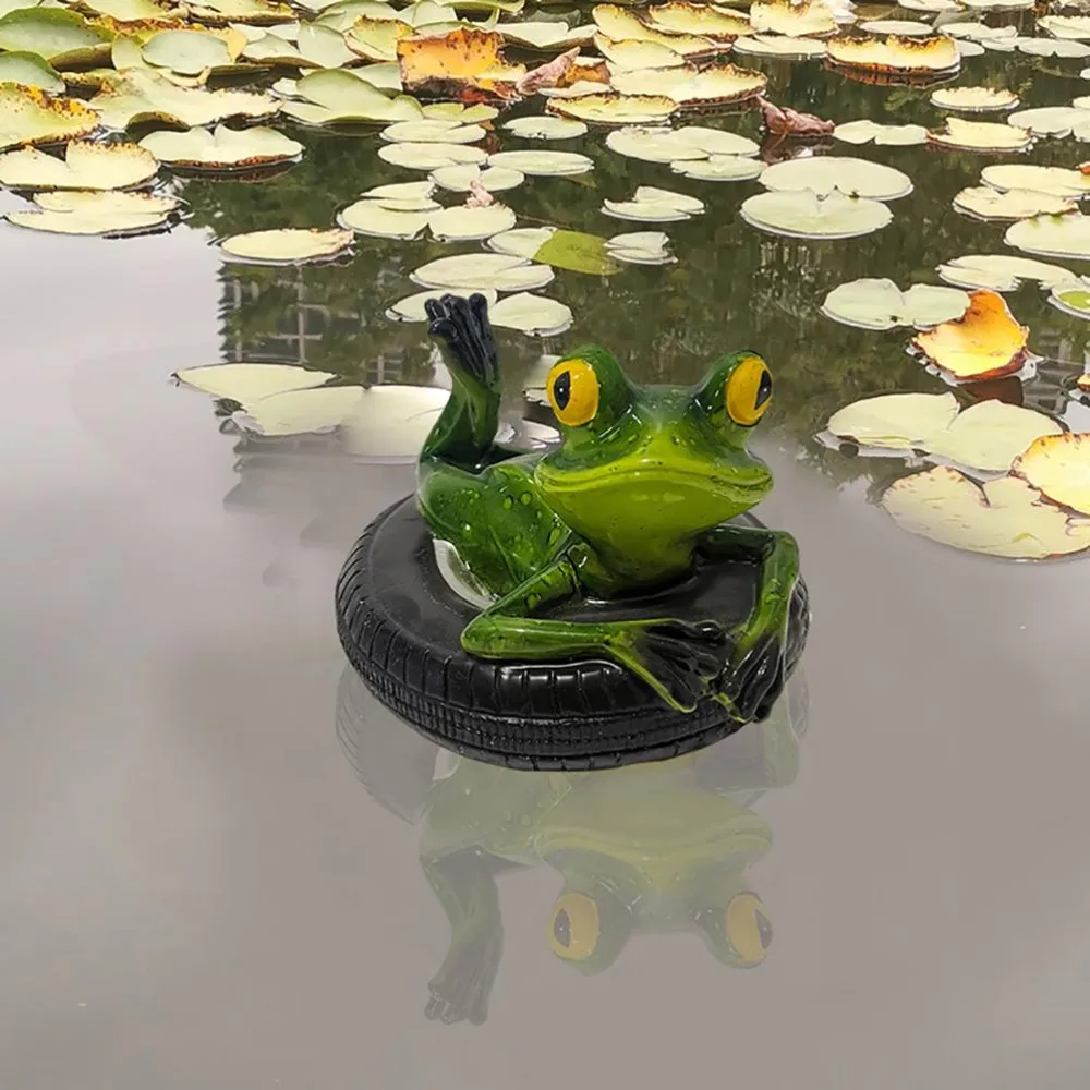 Resin Material Frog Sculpture Floating Waterproof Frog Statue Hand Painted Durable Build Resin Frog Decoration Raft Accessory