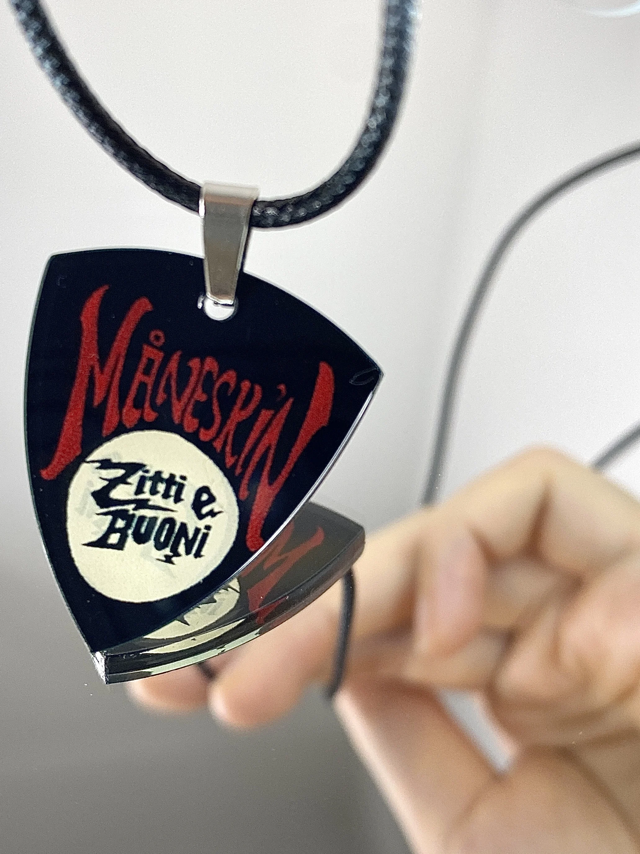 

Кулон-медиатор для гитары Maneskin Band Metal Rock, брелок для ключей, модный аксессуар, универсальный кулон из органического стекла