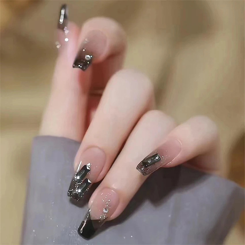 24Pcs/Set Love Green Diamonds Press on Nails Art Three-dimensional Relief Design Wearing False Nails Removable French Fake Nails