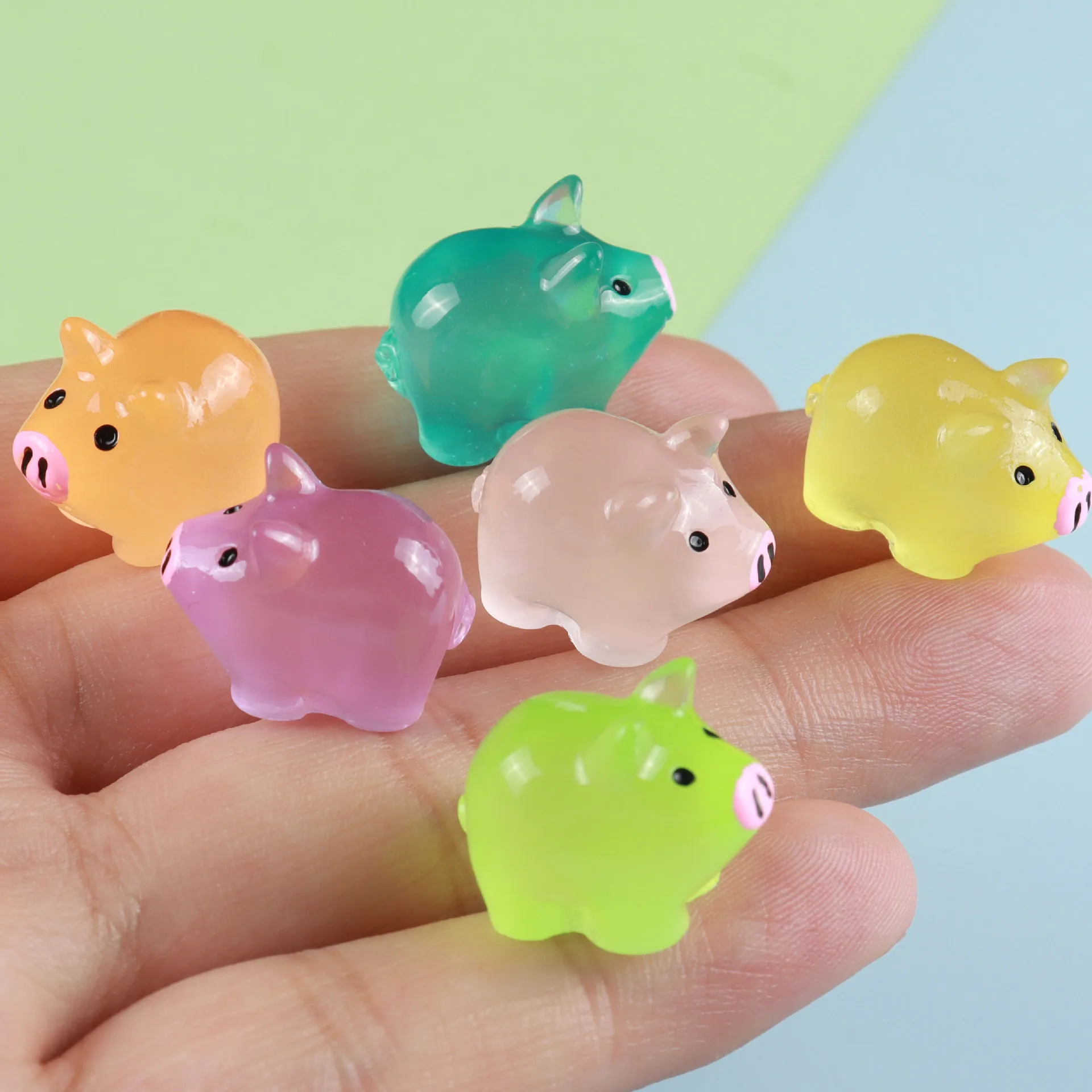 6Pcs Resin Miniature 3D Luminous Little Pig Animal DIY Phone Case Refrigerator Magnet Keychain Pendant Micro Landscape Decoratio