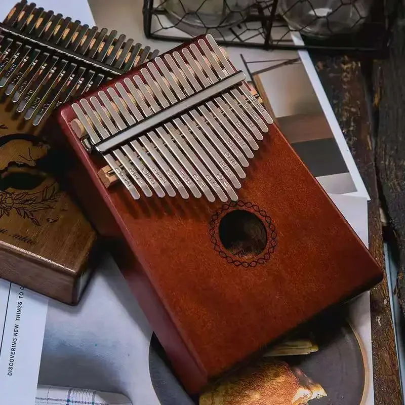 2025 Elektrische Kalimba Duimpiano 17-toetsen Mahonie Vinger Mbira Kinderen Volwassenen Instrument Beervormig Transparant (NATUURLIJK)