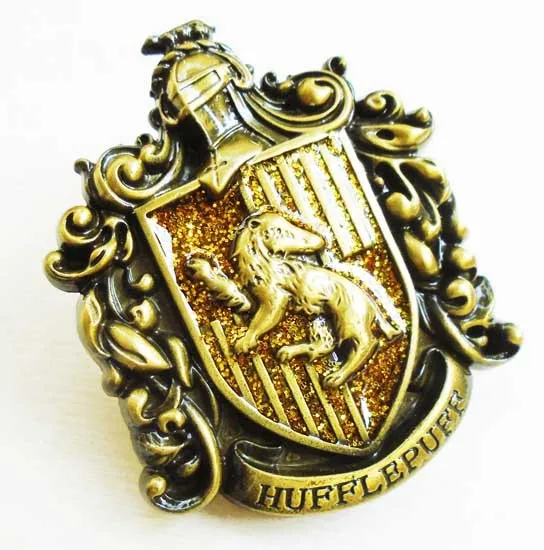 Harried Potter Brooch Figure Magic School Badge Pins Hogwarts Gryffindor Slytherin Brooch Metal Badge Souvenir Birthady Gift Toy