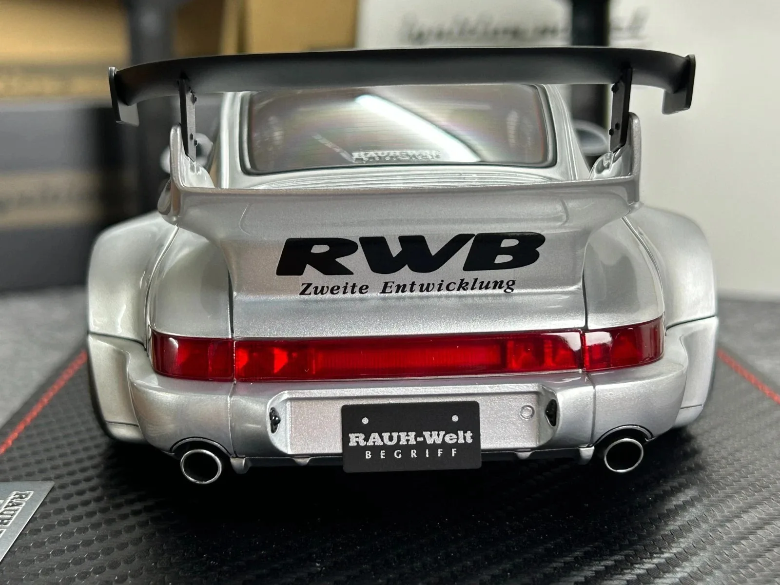 Modelo de ignição IG 1/18 911 RWB 964 prata com motor IG2467 modelo de resina