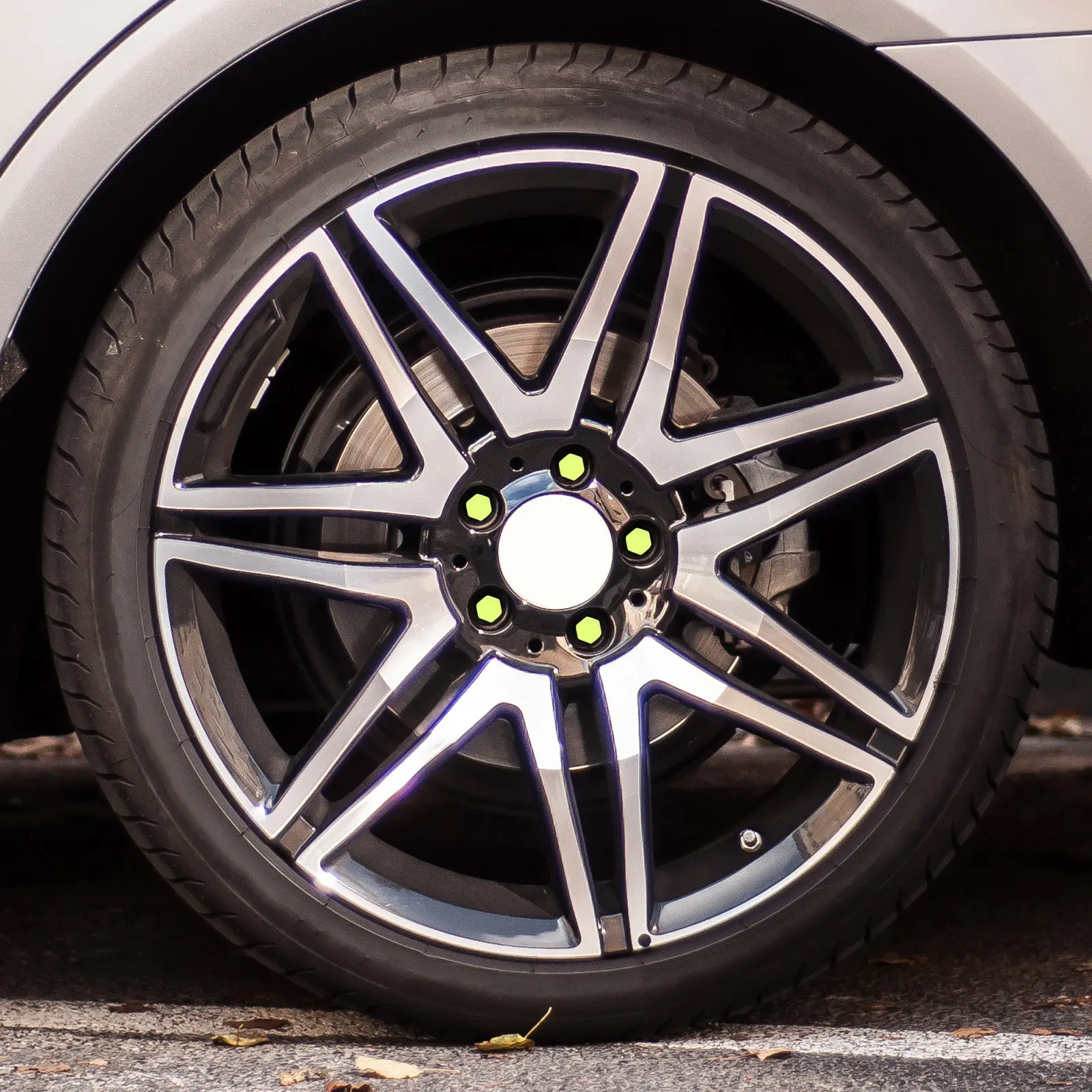 

20Pcs Night Glow Wheel Nut Cover Silicone Durable Tire Bolt Caps Car Wheel Accessories Tire Nut Cover Protection