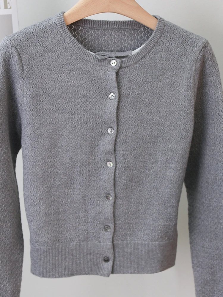 

Комплект из шерстяного кардигана с узором «Миу Пайн» и юбки: модный женский ансамбль для новичков, зима 2025