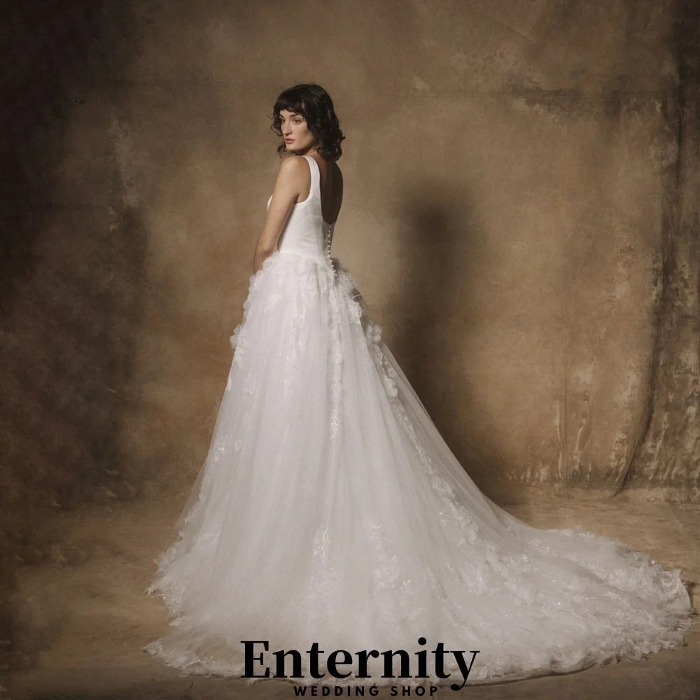 カスタマイズされたレースアップリケのウェディングドレスエレガントな V ネックスパゲッティストラップ女性のための魅力的なブライダルドレス Vestidos デノビア