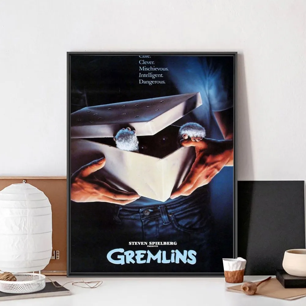 Gremlins Movie Poster No incorniciato Poster Kraft Club Bar Paper Vintage Poster Wall Art Painting Bedroom Study Stickers