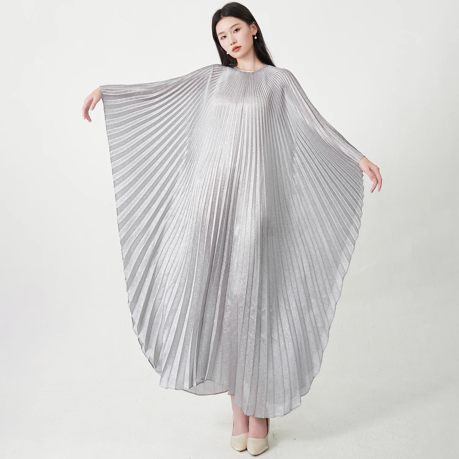 

2025 New Design Women's Elegant Dress Loose Plus Size Bat Sleeve Dress High Quality Miyake Pleated Dress Solid Color Party Dress