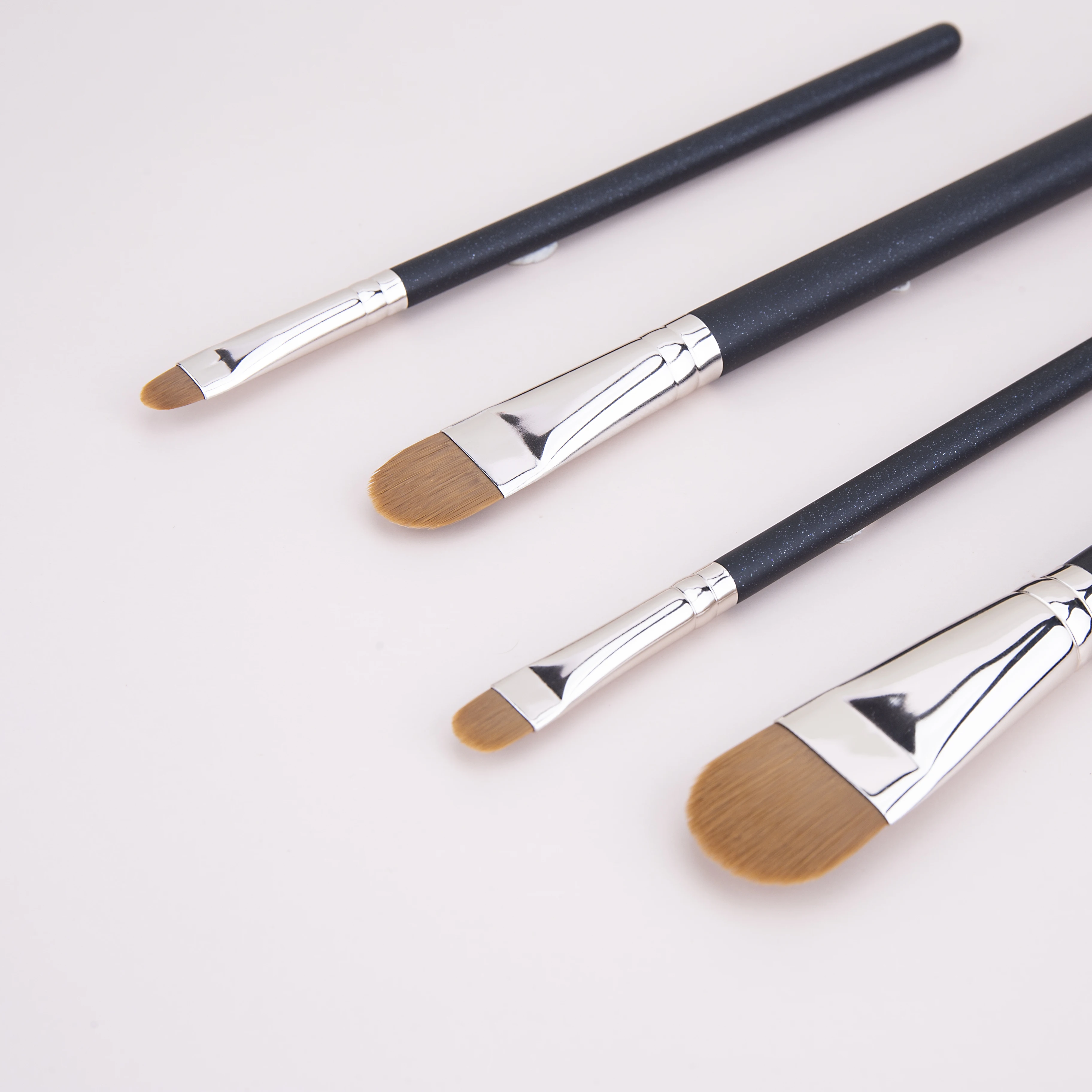 

Upgraded M-191 Flat Round Ultra-thin Foundation Makeup BrushProfessional Contour Liquid Foundation Cream Concealer Make-up Tool