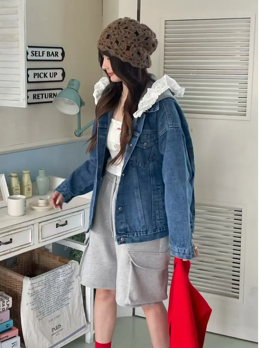 

Шикарная осенняя джинсовая куртка свободного кроя со съемной цветочной отделкой, универсальная повседневная одежда онлайн, эксклюзивная китайская пр...